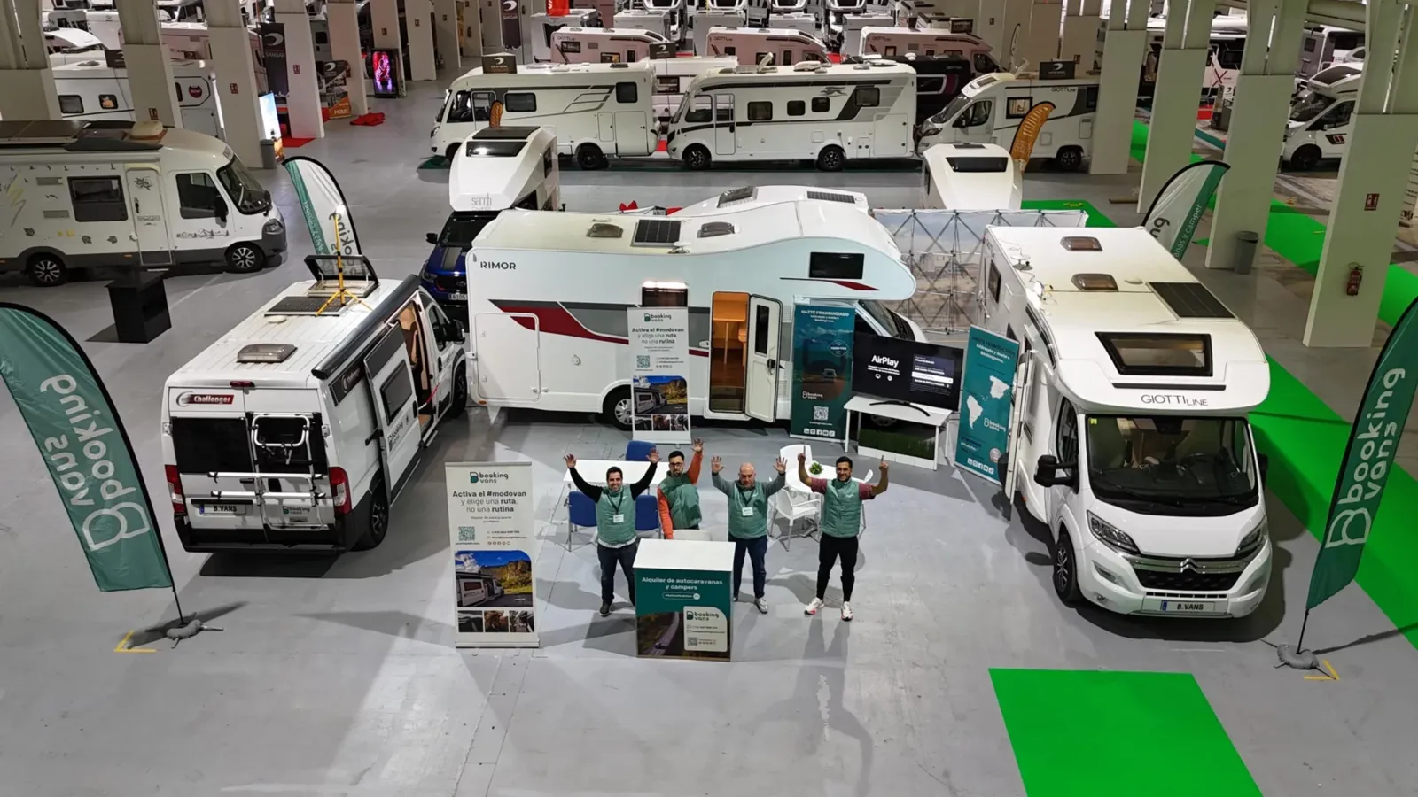Stand de Bookingvans en el V Salón del Caravaning del Levante