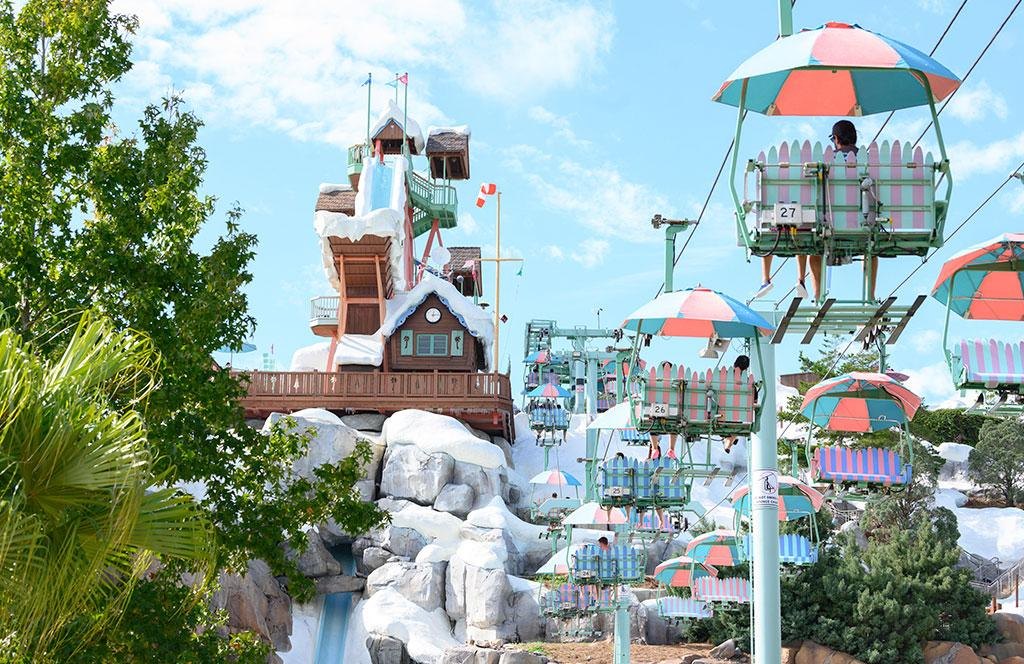 Toboganes de un parque acuático de Disney