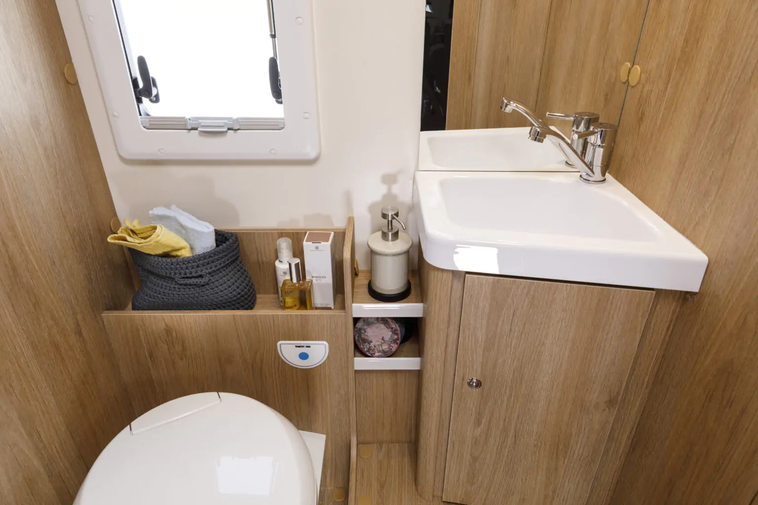 Interior autocaravana horon 65XT